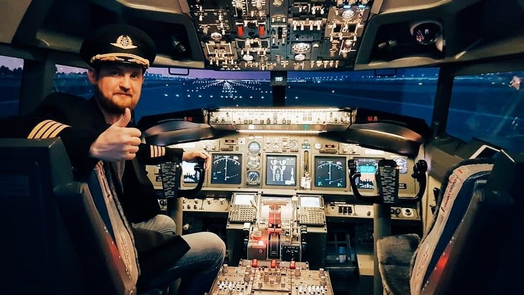 Инструктор авиатренажёра Boeing 737