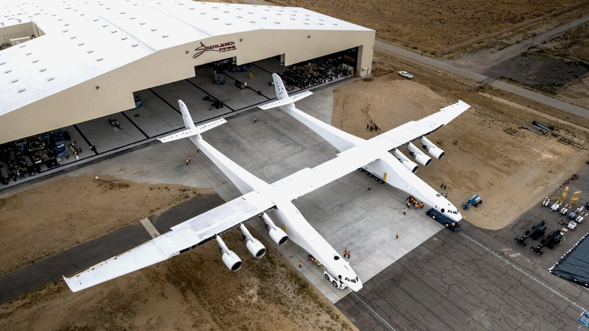 Stratolaunch — самый большой самолёт в мире, размах крыльев 117 метров