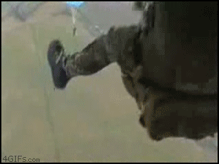 GIF: прыжок с круглым десантным парашютом